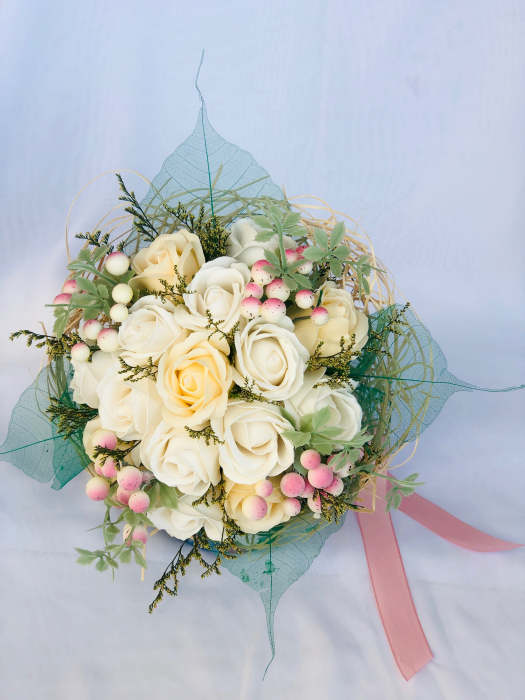 Buchet de Flori Eventissimi - 17 Trandafiri si frunze fosilizate, Alb/Crem [3]