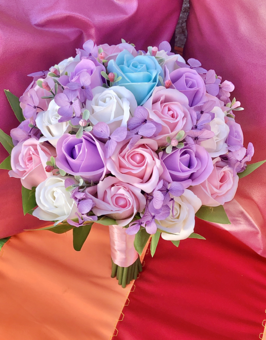 Buchet de Flori EVENTISSIMI - 27 de Trandafiri cu hortensii, Multicolor [4]
