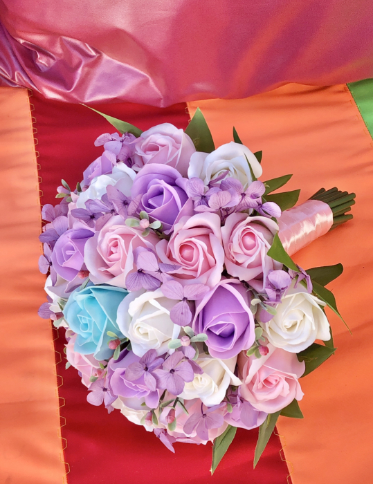 Buchet de Flori EVENTISSIMI - 27 de Trandafiri cu hortensii, Multicolor [5]