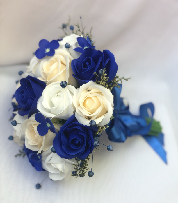 Buchet flori personalizabil, 17 trandafiri si hortensii, by Eventissimi, Alb / Albastru [3]