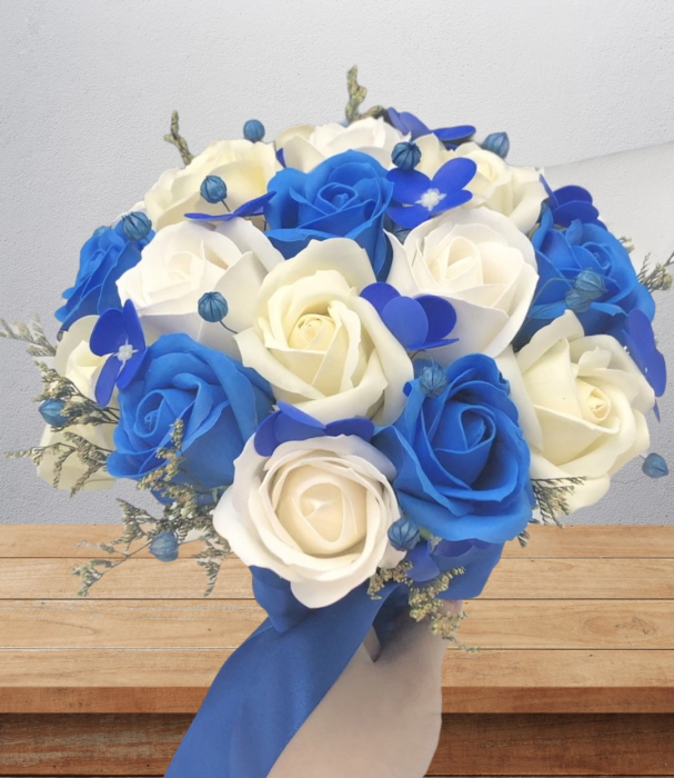 Buchet flori personalizabil, 17 trandafiri si hortensii, by Eventissimi, Alb / Albastru [2]
