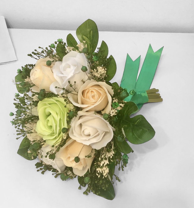 Buchet mic personalizabil cu trandafiri si floarea miresei (Verde, Crem, Alb) [2]