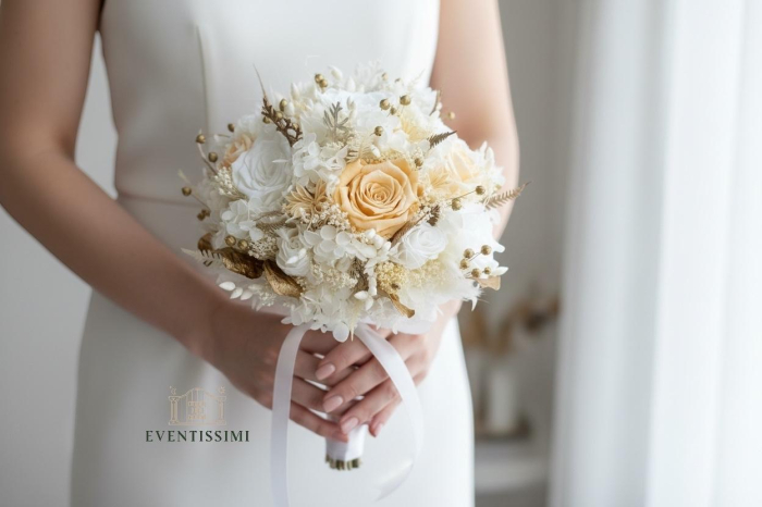 Buchet mare mireasa cu trandafiri criogenati, hortensie criogenata si plante naturale stabilizate, alb-auriu , personalizabil cromatic [2]