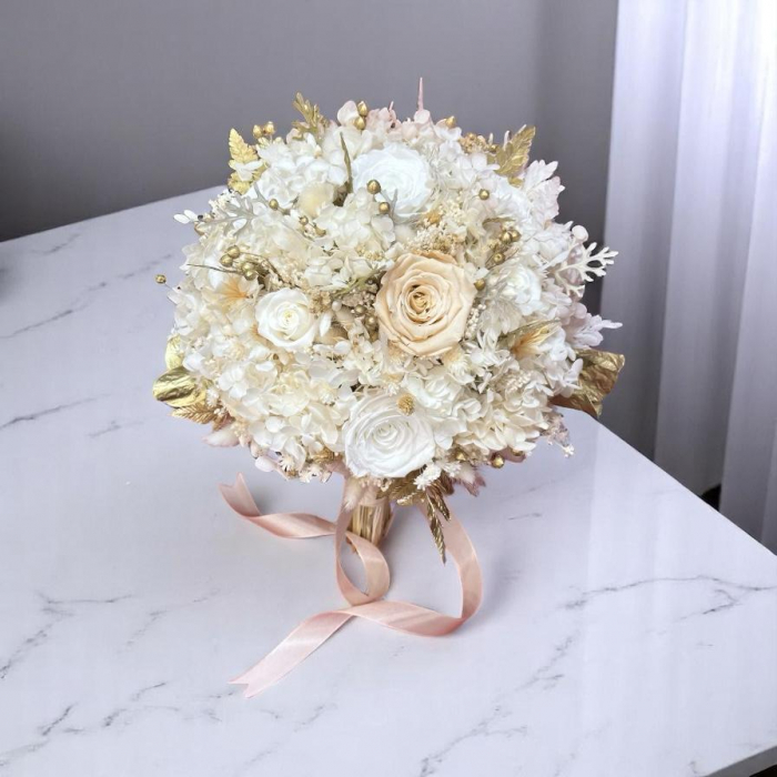 Buchet mare mireasa cu trandafiri criogenati, hortensie criogenata si plante naturale stabilizate, alb-auriu , personalizabil cromatic [3]