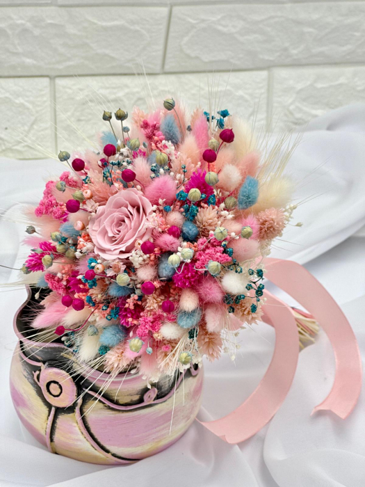 Buchet mediu cu trandafir criogenat central si mix de flori naturale uscate, multicolor [2]