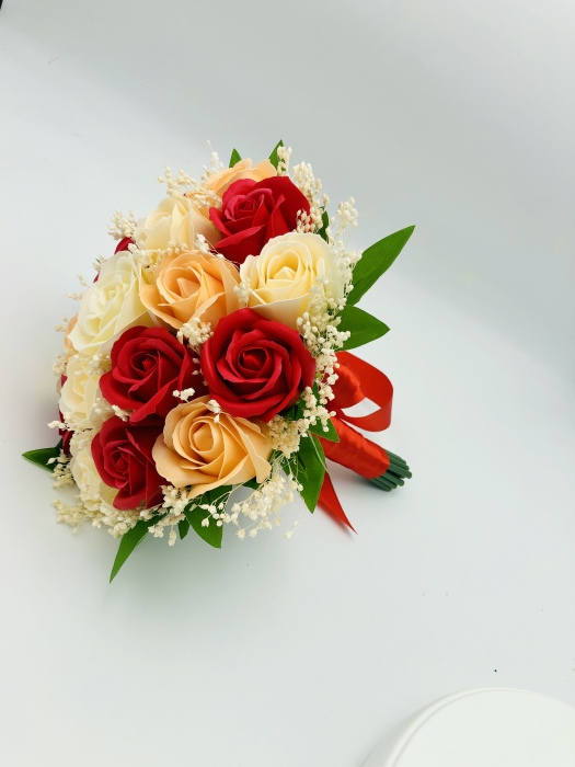 Buchet mediu personalizabil cu trandafiri si floarea miresei (Multicolor) [3]