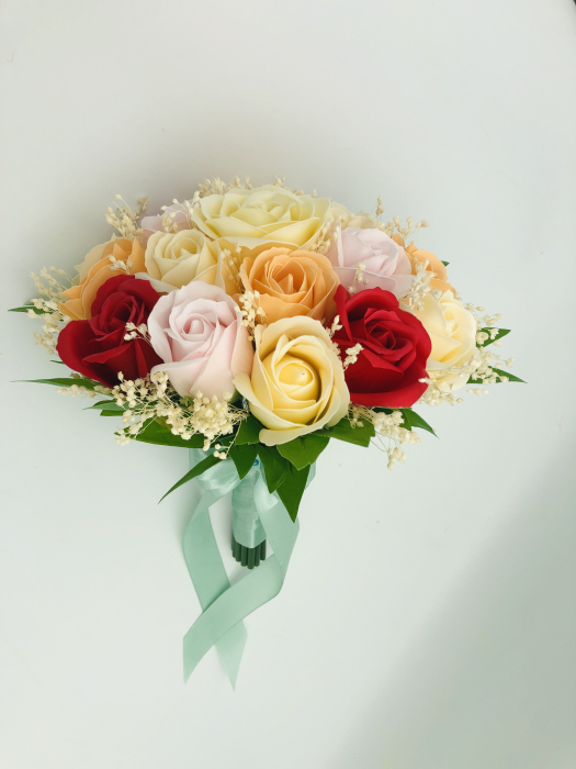 Buchet mediu personalizabil cu trandafiri si floarea miresei (Multicolor) [3]