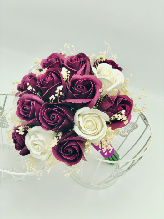 Buchet mediu personalizabil cu trandafiri si floarea miresei (Violet, Alb) [2]