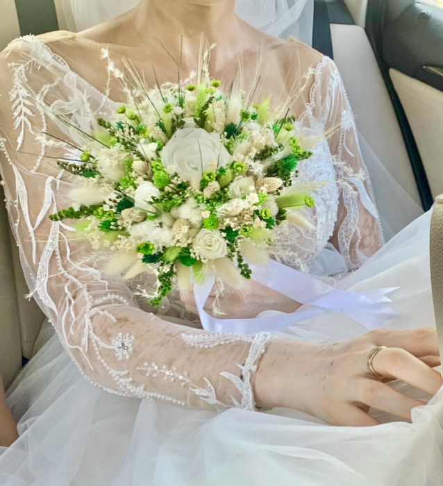 Buchet mediu personalizabil cu trandafiri si flori uscate (Alb, Verde) [2]
