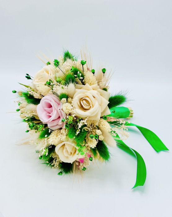 Buchet mic personalizabil cu trandafiri din catifea si flori naturale uscate si criogenate, (Ivory / Verde) [2]