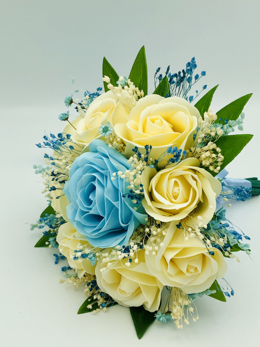 Buchet mic personalizabil cu trandafiri si floarea miresei (Bleu, Crem) [4]
