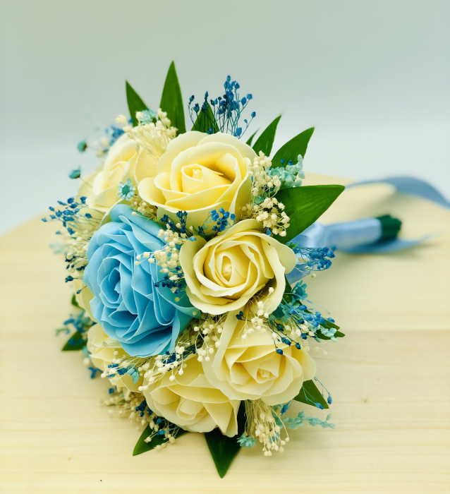 Buchet mic personalizabil cu trandafiri si floarea miresei (Bleu, Crem) [2]