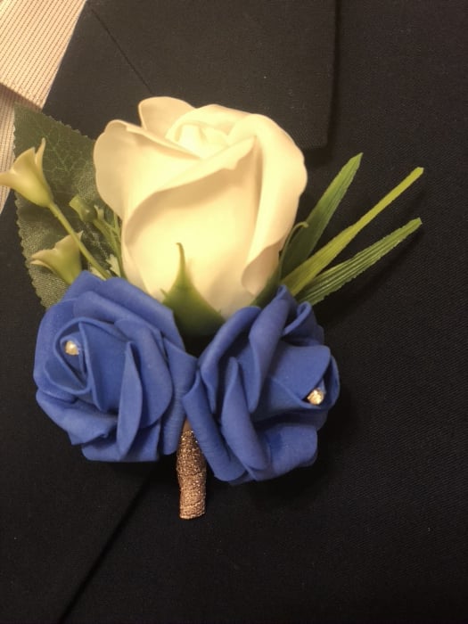 Cocarda Trandafiri Sapun EVENTISSIMI- Alb/Albastru [2]