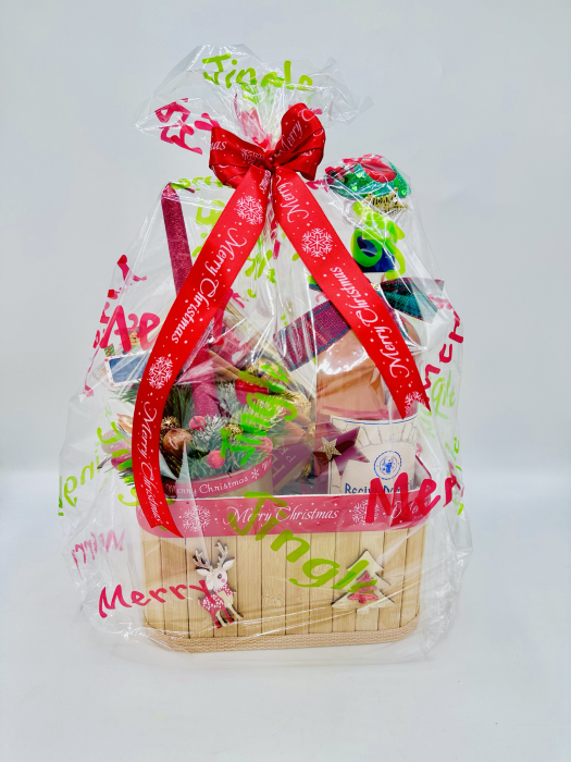 Cos cadou cu aranjament de Craciun, vin, praline si felicitare [2]