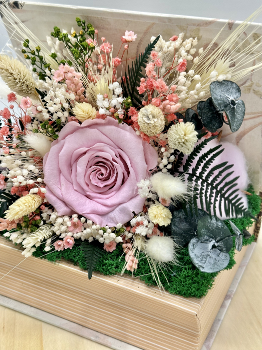 Aranjament floral personalizabil cu licheni, trandafir si plante naturale criogenate si stabilizate in carte (Multicolor) [2]