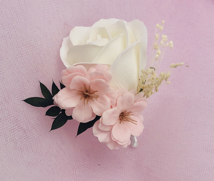 Floare de piept personalizabila, Cocarda, Eventissimi, Trandafir Alb si 2 Flori de cires Roz [6]