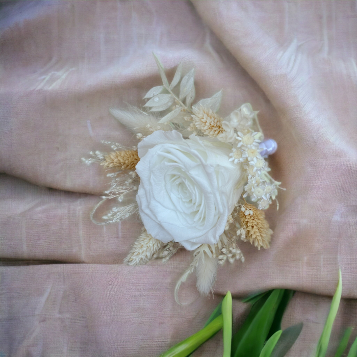 Floare de piept personalizabila, Cocarda, Trandafir criogenat mare alb si Plante naturale uscate [2]