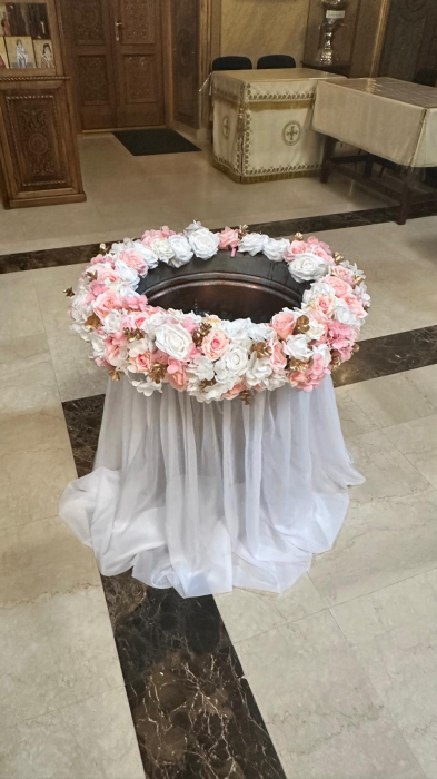Inchiriere aranjament cu flori alb-roz si tull/voal , pentru cristelnita ,Botez fetita [5]