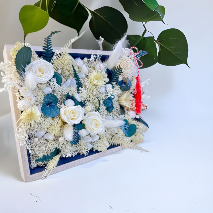 Aranjament floral cu licheni, plante si flori criogenate in rama (Alb / Verde) [4]