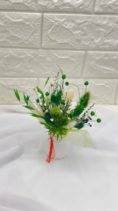 Marturie / Martisor tip magnet de frigider cu plante naturale uscate - Verde / Alb [3]