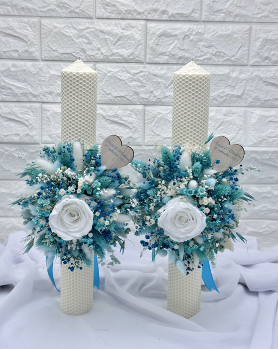 Set buchet, cocarda si lumanari cu trandafiri criogenati si plante naturale criogenate si cu lumanari tip fagure - Alb / Turquoise [4]