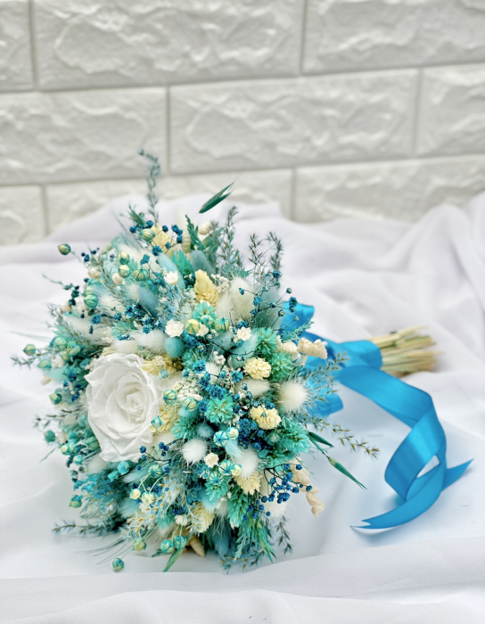 Set buchet, cocarda si lumanari cu trandafiri criogenati si plante naturale criogenate si cu lumanari tip fagure - Alb / Turquoise [2]