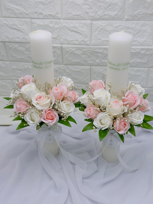 Set nunta, 2 lumanari personalizabile cu nume si data decorate cu flori din foita de sapun, 40 cm (Alb-roze) [3]
