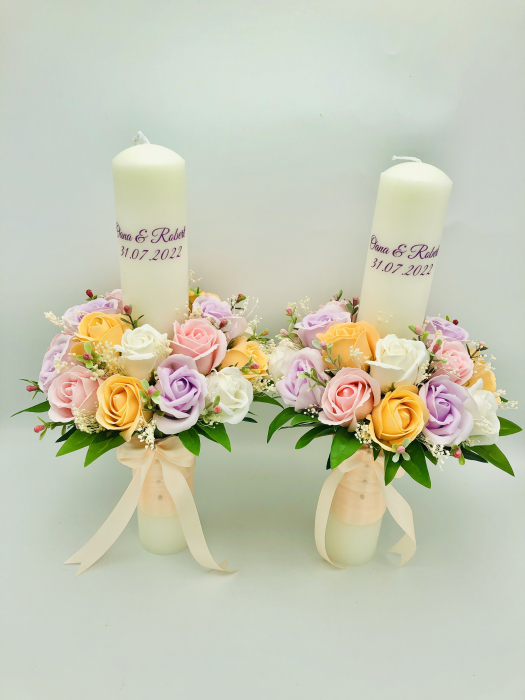 Set nunta, 2 lumanari personalizabile cu nume si data decorate cu flori din foita de sapun, 40 cm (Multicolor) [3]