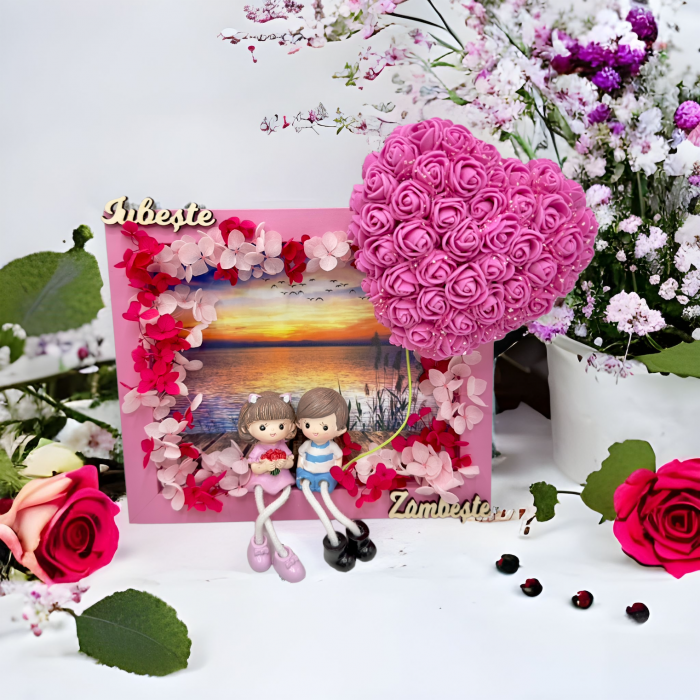Tablou decorativ cu cuplu, inima si flori (roz) [3]