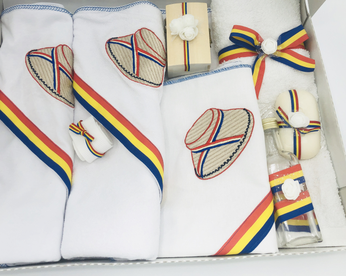 Trusou botez brodat by Eventissimi, Rustic, 8 piese [3]