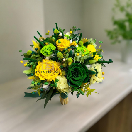 Buchet flori  rezistent, cu 11 trandafiri criogenati, hortensie,plante stabilizate delicate , ideal pentru ocazii speciale [3]