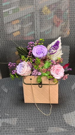 Poseta decorativa eleganta cu aranjament mov - verde, trandafiri si hortensie criogenate [2]