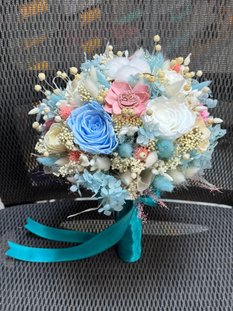 Buchet mireasa nasa nunta cu trandafiri naturali criogenati , hortensie si flori naturale uscate [1]