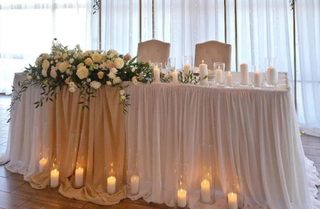Salon - Închiriere aranjament floral central + lumânări LED pentru prezidiu