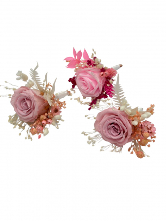Cocarde - Set 3 Flori de piept personalizabile, Cocarde, Mini roze criogenate si Plante naturale uscate