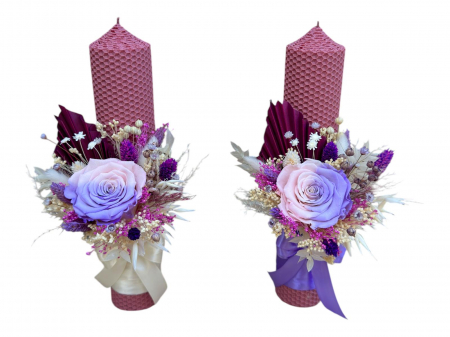 Lumanari cu flori de sapun - Set lumanari colorate pentru nunta sau botez cu aranjament frontal cu trandafir criogenat, plante uscate si frunza de palmier, 30 cm (Alb, Mov)