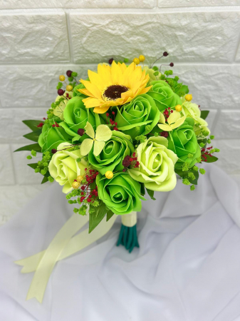 Buchet mediu personalizabil cu trandafiri, flori de hortensie si floarea miresei ( Verde-Galben ) [2]