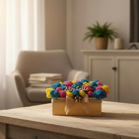 Aranjament decorativ cu licheni si mesaj motivational, tip jardiniera , personalizabil cromatic, in cutie de lemn ,cu licheni stabilizati [1]