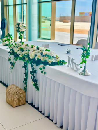 Salon - Inchiriere Prezidiu elegant pentru miri –  decor nuntă
