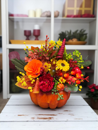 Aranjament floral de toamnă sau Halloween , în dovleac – decor handmade cu flori artificiale și naturale uscate [3]