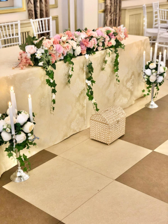 Salon - Inchiriere decor complet pentru masa mirilor – Eleganță și rafinament