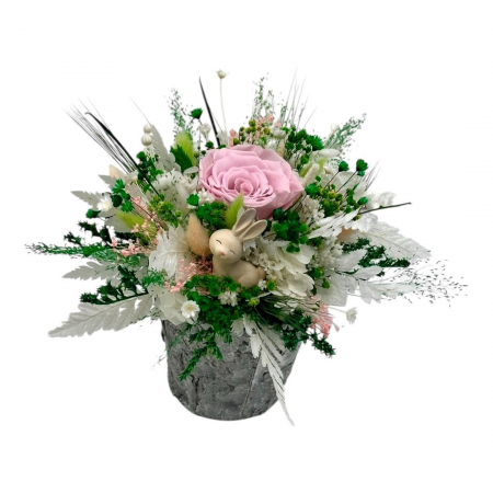 Magazin - Aranjament floral mic cu figurina iepuras, licheni, trandafir, plante naturale criogenate si stabilizate in scoarta mesteacan