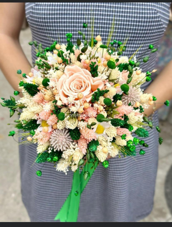 Buchet mediu personalizabil cu trandafir criogenat si flori  naturale uscate alb-somon-verde [1]