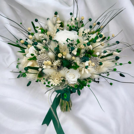 Buchete cu flori criogenate - Buchet alb-verde smarald cu trandafiri criogenati si plante naturale uscate si stabilizate, pentru mireasa , nasa sau cadou