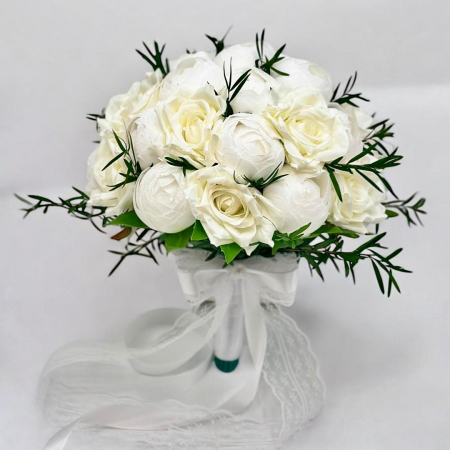 Buchete Cadou - Buchet mare alb pentru mireasa, personalizabil ,cu trandafiri, bujori si verdeata criogenata ( alb , verde )