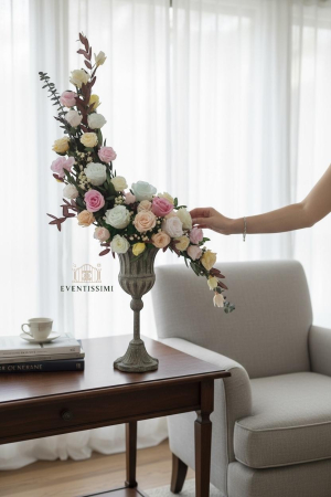 Aranjament floral elegant, realizat manual cu 35 trandafiri criogenați și plante stabilizate [3]