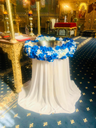 Decor cristelnita - Inchiriere Aranjament cristelnita, alb-albastru pentru Botez baiat – Eleganță Personalizată