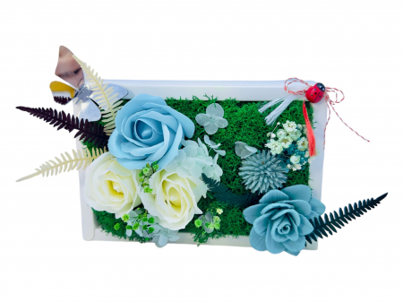 Aranjament cu licheni, trandafiri si elemente naturale in cutie (Multicolor) [0]