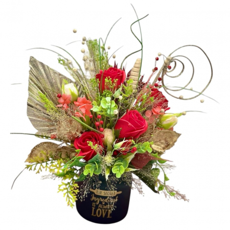 Paste - Aranjament floral elegant cu trandafiri din săpun parfumat, hortensie stabilizată și elemente decorative