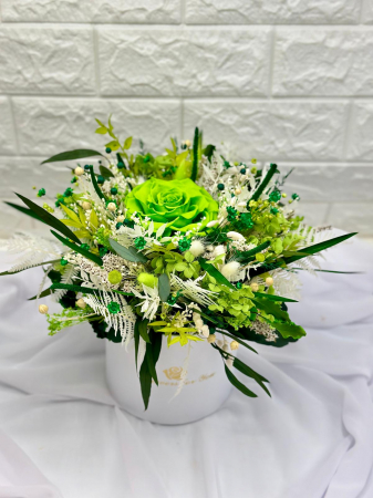 Aranjament floral in cutie, personalizabil cu licheni, trandafir si plante naturale criogenate si stabilizate (Verde) [2]